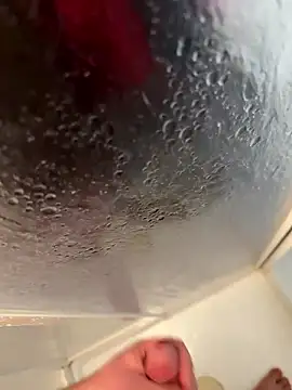 Snapshot of LicitInvader chatting on 01-10-26, 09:52 LicitInvader online show from 01-10-26, 09:52