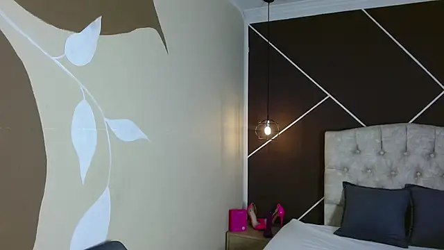 ScarletHott  online show from 09-19-25, 11:55