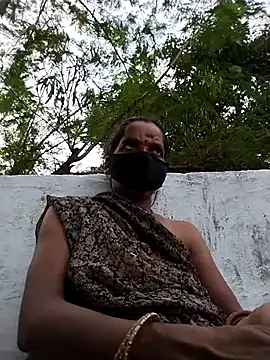 Snapshot of Sexi_savita chatting on 10-21-25, 10:27 Sexi savita online show from 10-21-25, 10:27