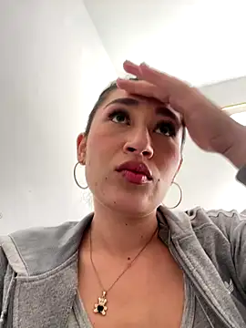 Isa Villamarin online show from 09-17-25, 02:41