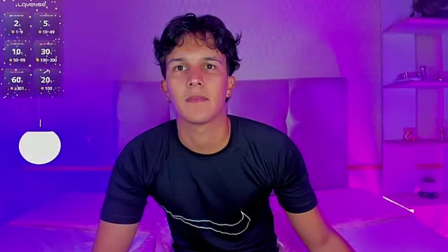 Snapshot of Leo_Savage_ chatting on 09-25-25, 04:27 Leo Savage online show from 09-25-25, 04:27