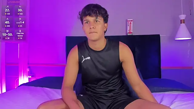 Snapshot of Leo_Savage_ chatting on 10-03-25, 04:09 Leo Savage online show from 10-03-25, 04:09