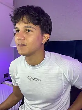 Snapshot of Leo_Savage_ chatting on 10-05-25, 03:49 Leo Savage online show from 10-05-25, 03:49