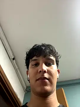 Snapshot of Leo_Savage_ chatting on 10-08-25, 03:04 Leo Savage online show from 10-08-25, 03:04