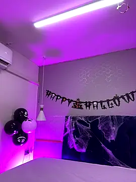 Snapshot of Leo_Savage_ chatting on 10-12-25, 03:16 Leo Savage online show from 10-12-25, 03:16