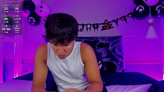 Snapshot of Leo_Savage_ chatting on 10-14-25, 04:13 Leo Savage online show from 10-14-25, 04:13