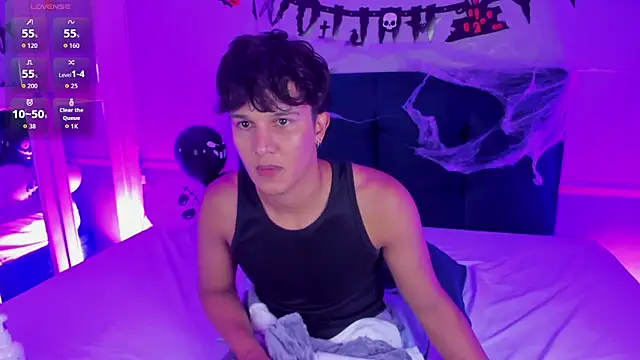 Snapshot of Leo_Savage_ chatting on 10-17-25, 04:04 Leo Savage online show from 10-17-25, 04:04