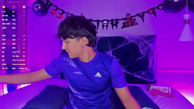 Snapshot of Leo_Savage_ chatting on 10-21-25, 04:35 Leo Savage online show from 10-21-25, 04:35