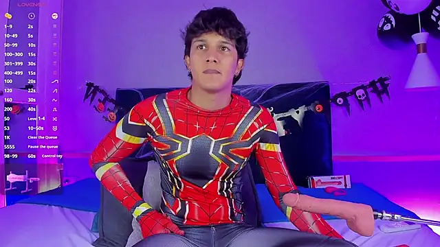 Snapshot of Leo_Savage_ chatting on 10-27-25, 04:05 Leo Savage online show from 10-27-25, 04:05