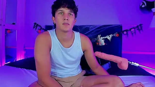 Snapshot of Leo_Savage_ chatting on 10-29-25, 04:15 Leo Savage online show from 10-29-25, 04:15