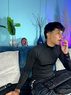 Leo Savage  online show from 01-18-26, 03:10