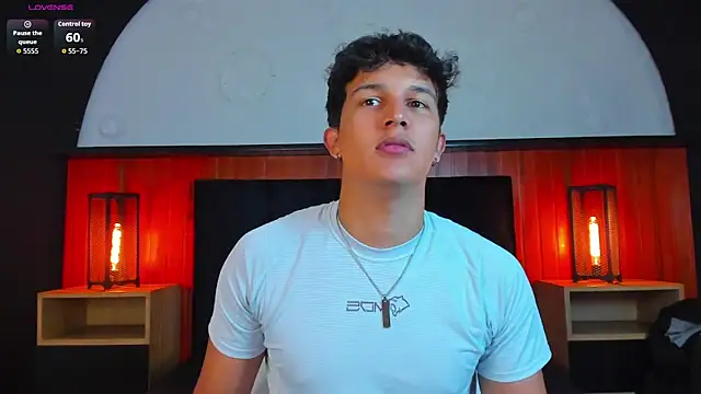 Leo Savage  online show from 05-19-26, 04:08