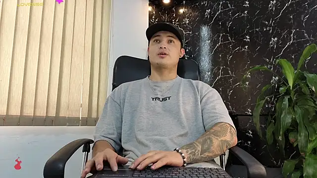 Snapshot of Alexander_ferre chatting on 02-16-26, 01:29 Alexander ferre online show from 02-16-26, 01:29