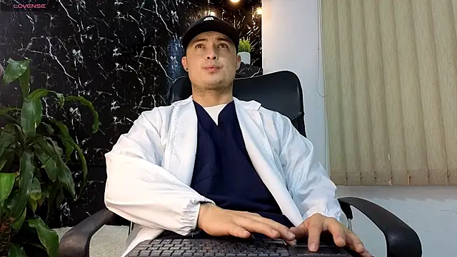 Snapshot of Alexander_ferre chatting on 02-26-26, 11:42 Alexander ferre online show from 02-26-26, 11:42