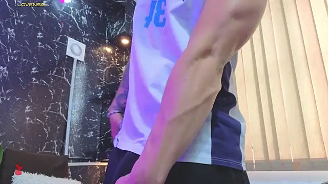 Snapshot of Alexander_ferre chatting on 03-21-26, 01:48 Alexander ferre online show from 03-21-26, 01:48