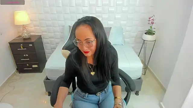 yulitza1025 online show from 11-26-25, 12:06