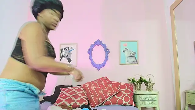 Nahomi Rivera online show from 10-03-25, 12:46