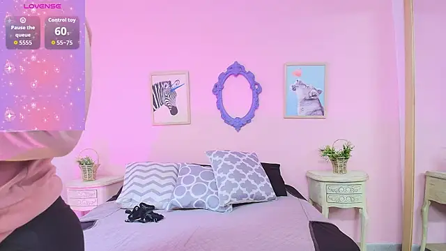 Nahomi Rivera online show from 10-09-25, 12:47