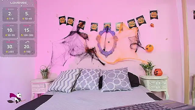 Nahomi Rivera online show from 10-30-25, 01:01