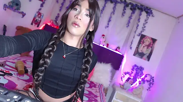 lolitaa hot  online show from 09-19-25, 06:30
