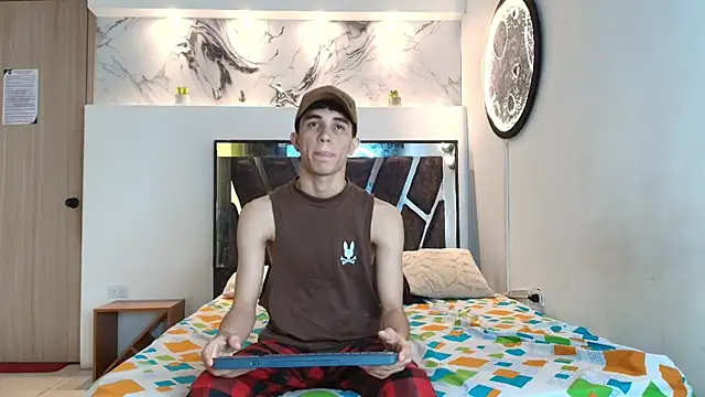 THREE GUYS HOT online show from 10-11-25, 07:34