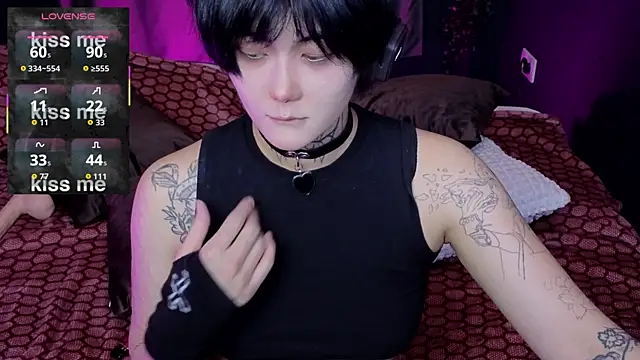 GothXRaven online show from 10-13-25, 04:18