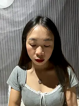 Snapshot of Liplipne chatting on 10-23-25, 10:14 Liplipne online show from 10-23-25, 10:14