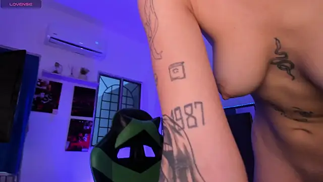 Snapshot of Jetf_Andrea chatting on 10-08-25, 12:36 Jetf Andrea online show from 10-08-25, 12:36