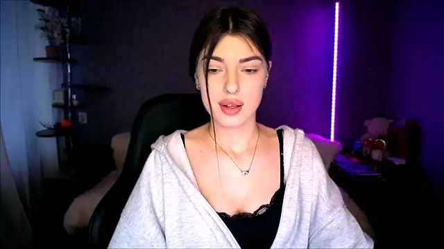 Snapshot of Dianaa_Lee0 chatting on 03-25-26, 02:45 Dianaa Lee0 online show from 03-25-26, 02:45