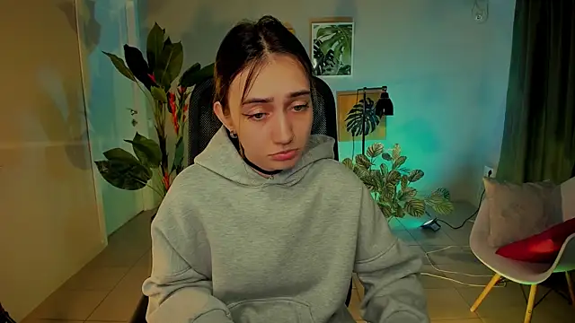 Snapshot of olivianorton chatting on 09-25-25, 12:09 olivianorton online show from 09-25-25, 12:09