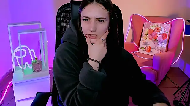 Snapshot of olivianorton chatting on 09-30-25, 12:32 olivianorton online show from 09-30-25, 12:32