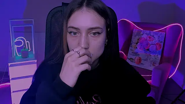 Snapshot of olivianorton chatting on 10-11-25, 12:26 olivianorton online show from 10-11-25, 12:26