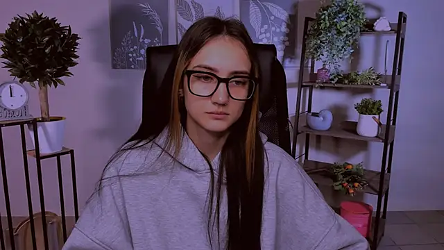 Snapshot of olivianorton chatting on 10-12-25, 03:11 olivianorton online show from 10-12-25, 03:11