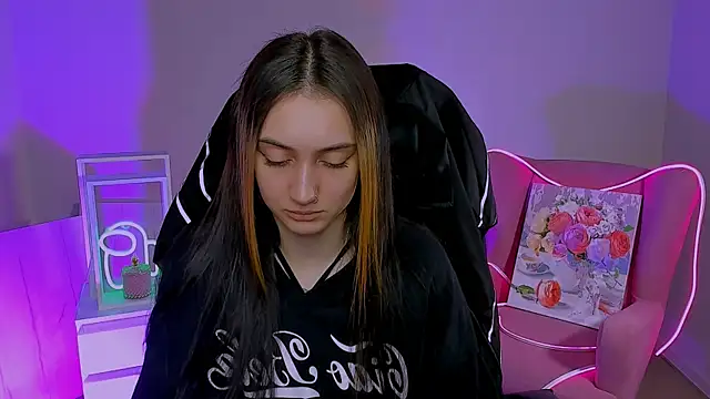 Snapshot of olivianorton chatting on 10-16-25, 01:12 olivianorton online show from 10-16-25, 01:12