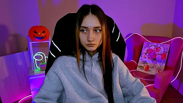 Snapshot of olivianorton chatting on 10-23-25, 03:11 olivianorton online show from 10-23-25, 03:11