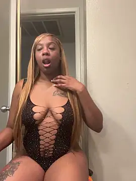 Snapshot of ObsessedWLyla chatting on 10-31-25, 07:09 ObsessedWLyla online show from 10-31-25, 07:09