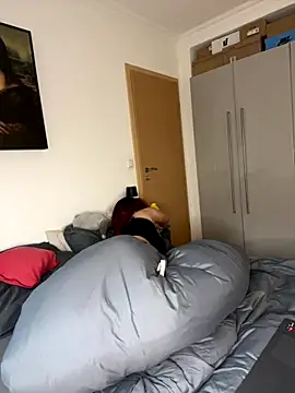 Snapshot of OliviaaFischer chatting on 10-17-25, 03:36 OliviaaFischer online show from 10-17-25, 03:36