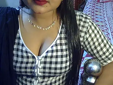 Nusrat Faria07 online show from 10-20-25, 02:17