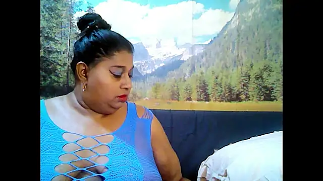 Snapshot of indianhoney694u chatting on 09-19-25, 05:20 indianhoney694u online show from 09-19-25, 05:20