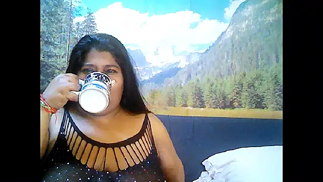 Snapshot of indianhoney694u chatting on 10-07-25, 05:59 indianhoney694u online show from 10-07-25, 05:59