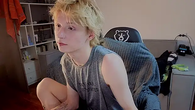 Your avatar online show from 10-10-25, 12:59