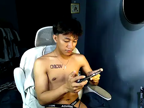 naughtyboyloy 0 online show from 05-04-26, 04:47