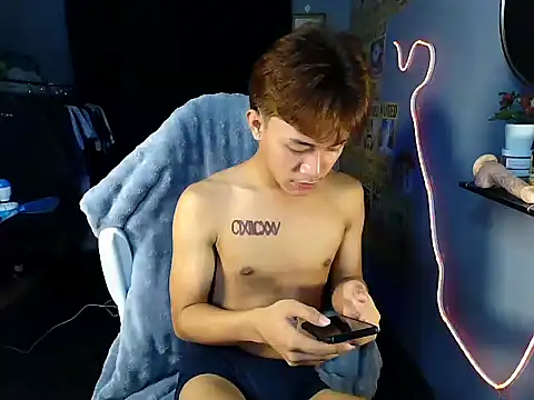 naughtyboyloy 0 online show from 06-17-26, 11:05