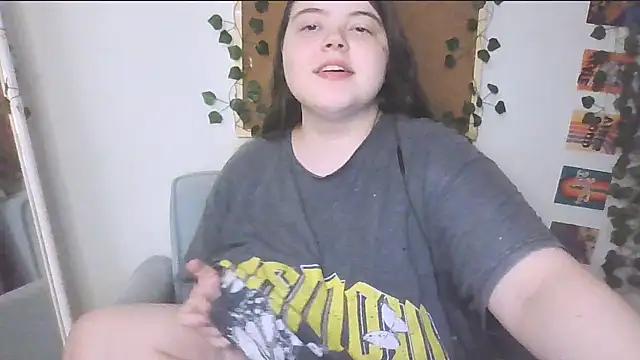 Snapshot of brattyprincessemma chatting on 09-13-25, 05:46 brattyprincessemma online show from 09-13-25, 05:46