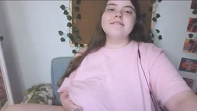 Snapshot of brattyprincessemma chatting on 09-18-25, 01:18 brattyprincessemma online show from 09-18-25, 01:18