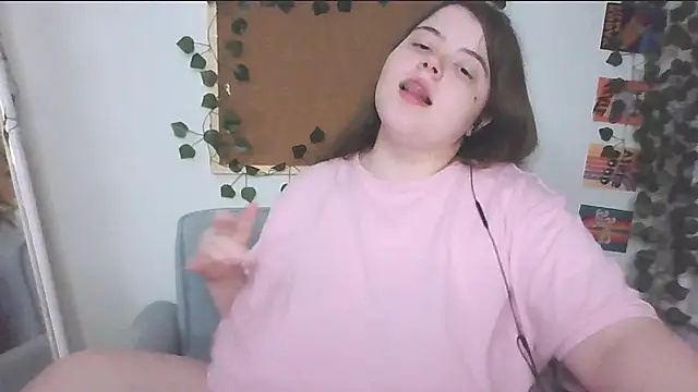 Snapshot of brattyprincessemma chatting on 10-16-25, 05:58 brattyprincessemma online show from 10-16-25, 05:58