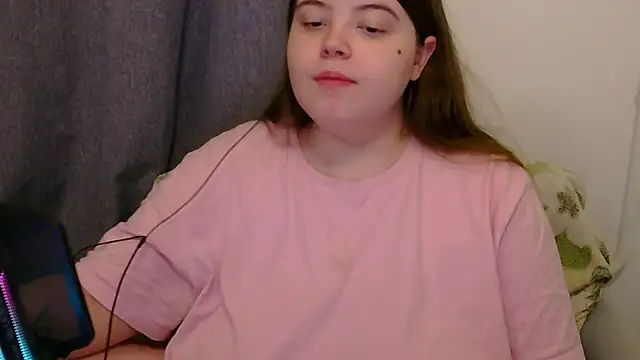 Snapshot of brattyprincessemma chatting on 10-31-25, 07:59 brattyprincessemma online show from 10-31-25, 07:59