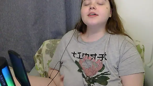 Snapshot of brattyprincessemma chatting on 11-04-25, 07:13 brattyprincessemma online show from 11-04-25, 07:13