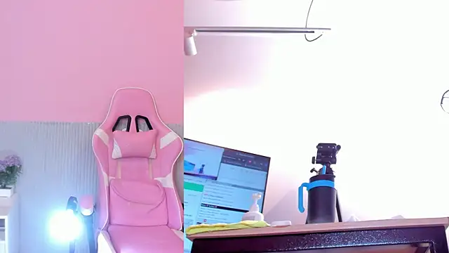 Laraebony  online show from 07-22-26, 10:07