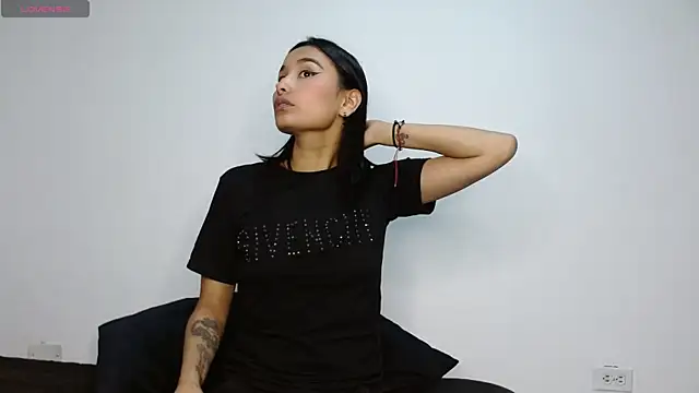 Gia Lee online show from 10-19-25, 04:57